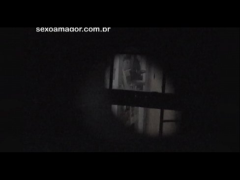❤️ Si Blondie ay lihim na nakunan ng video ng isang voyeur ng kapitbahayan na nakatago sa likod ng mga guwang na brick ❤️ Porn video sa porn tl.sayhentai.ru ❌❤