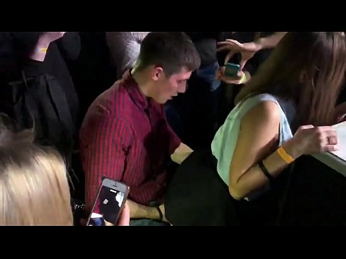 ❤️ Tunay na sex sa isang Russian nightclub. Ang 18-taong-gulang na batang babae na Ruso sa anus at puki ay nakipagkamay sa isang nightclub ❤️ Porn video sa porn tl.sayhentai.ru ❌❤